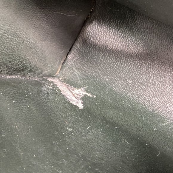 CHANEL Green Caviar Leather Shoulder Bag - Picture 6 of 13